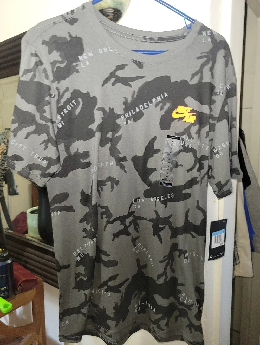 $35 NIKE AIR Gray Mens Tee Shirt Sz Medium